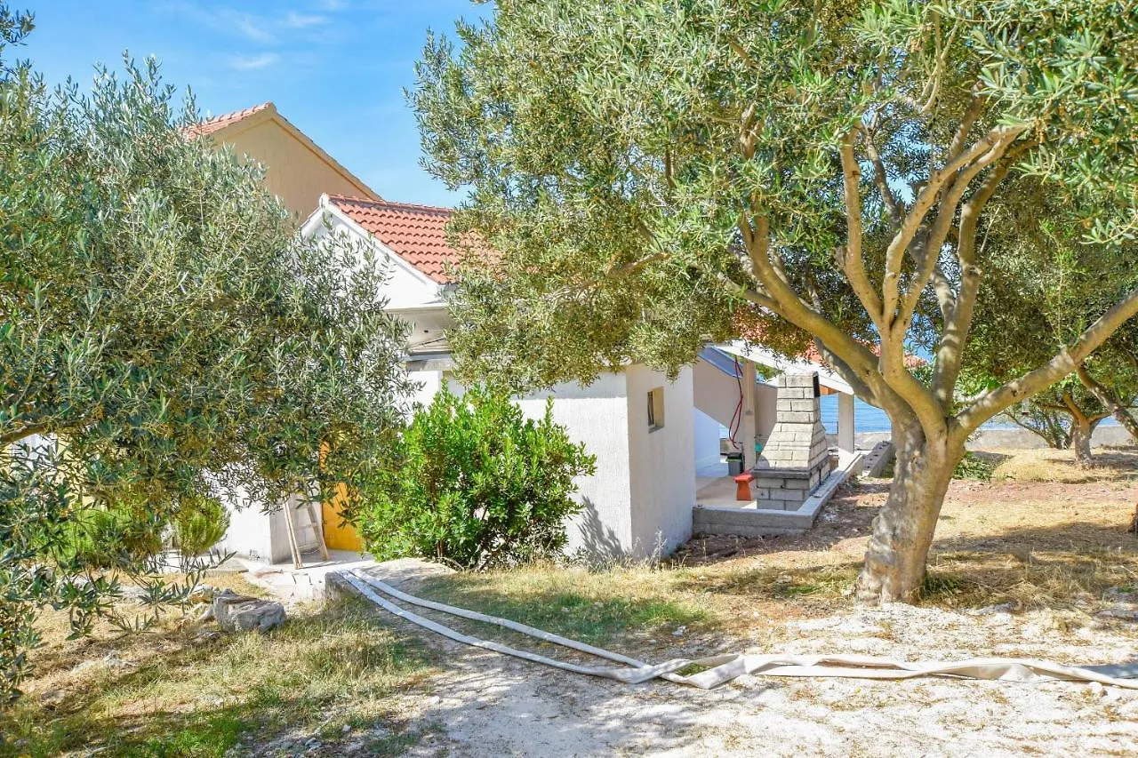 House Pine Shadow Villa Pasman