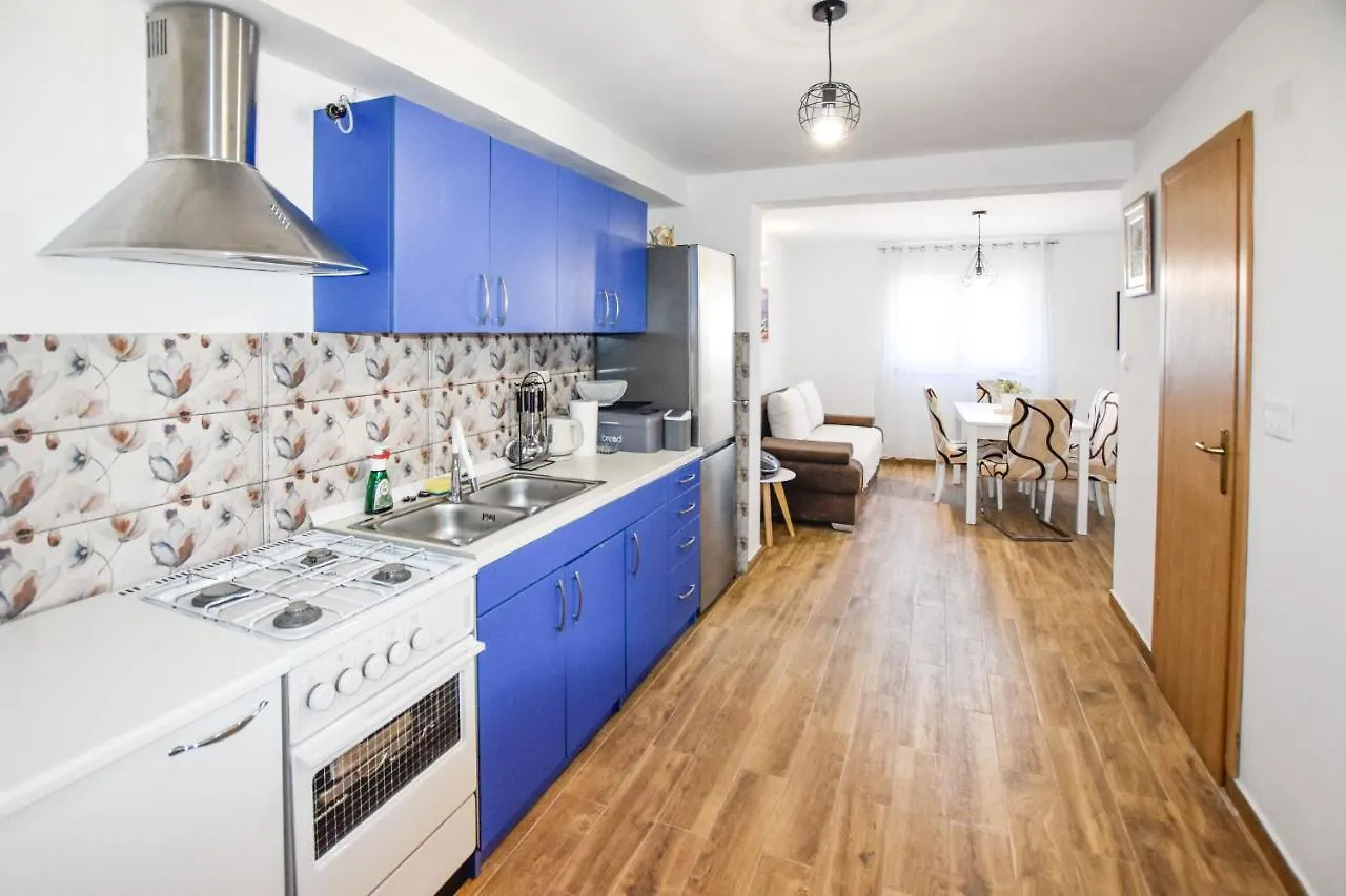 Holiday home House Pine Shadow Villa Pasman