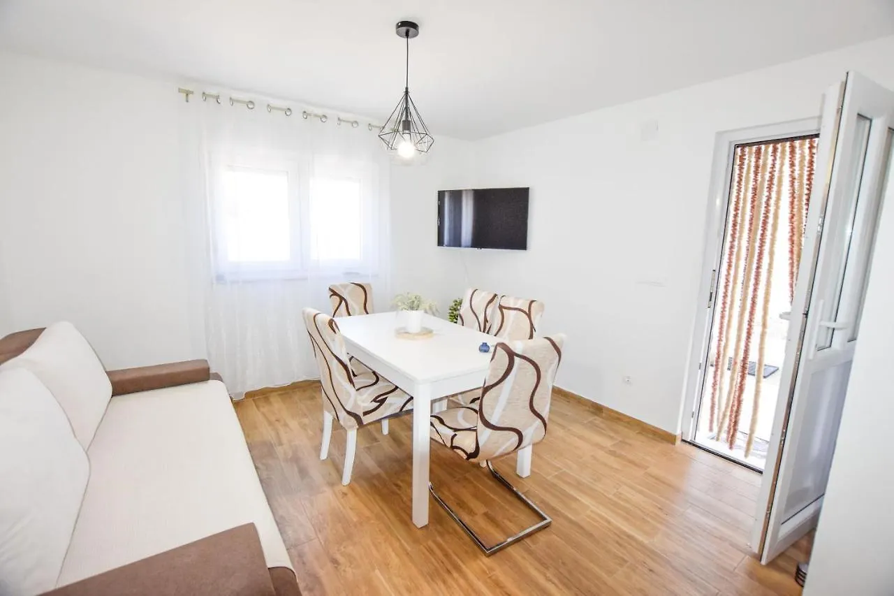 Holiday home House Pine Shadow Villa Pasman
